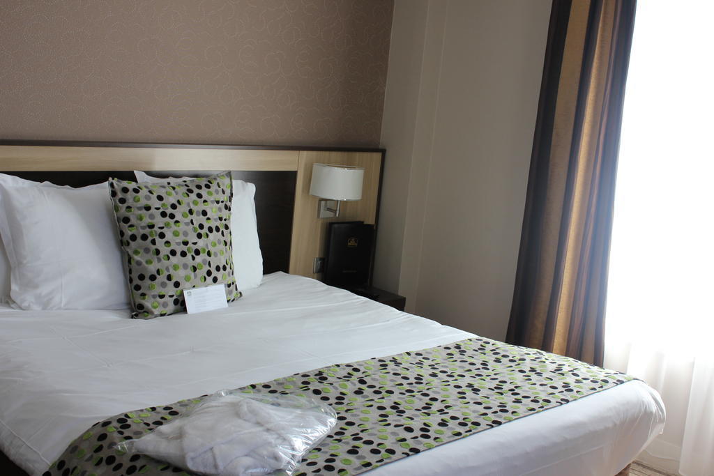 Best Western Plus Hotel Malherbe Caen Room photo